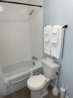 Buoy & Arrow Restaurant and Suites