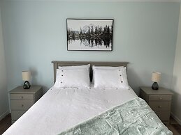 Buoy & Arrow Restaurant and Suites