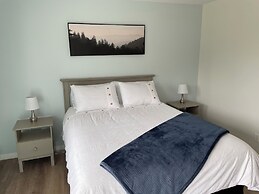 Buoy & Arrow Restaurant and Suites