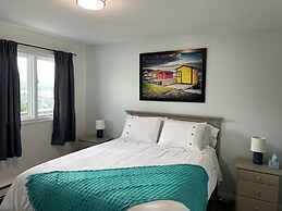 Buoy & Arrow Restaurant and Suites