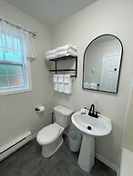 Buoy & Arrow Restaurant and Suites