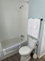 Buoy & Arrow Restaurant and Suites