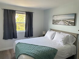 Buoy & Arrow Restaurant and Suites