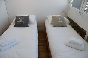 Pretty Apartment With sea View in Primel