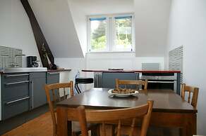 Pretty Apartment With sea View in Primel