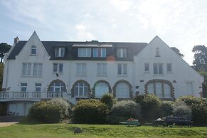 Pretty Apartment With sea View in Primel