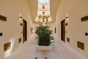 Mistiq Luxury Condo Min. from Everything