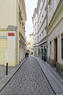 Katerina's Old Town Suite