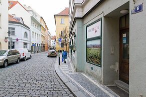 Katerina's Old Town Suite