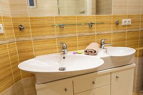 Katerina's Old Town Suite