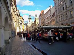 Katerina's Old Town Suite