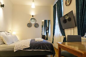 Katerina's Old Town Suite