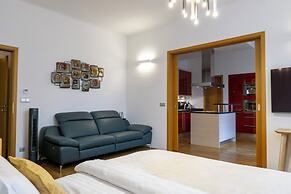 Katerina's Old Town Suite