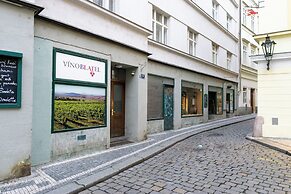 Katerina's Old Town Suite