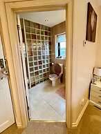 WILLOW RIDGE - a large country house with 3 rental rooms