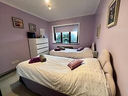 WILLOW RIDGE - a large country house with 3 rental rooms