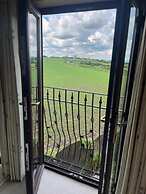 WILLOW RIDGE - a large country house with 3 rental rooms