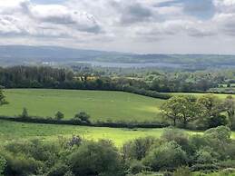 WILLOW RIDGE - a large country house with 3 rental rooms