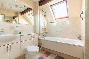 WILLOW RIDGE - a large country house with 3 rental rooms