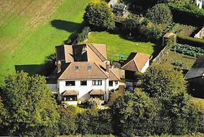 WILLOW RIDGE - a large country house with 3 rental rooms