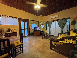 Treehouse Loft in Prime Location