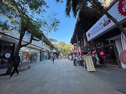 Treehouse Loft in Prime Location