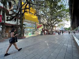 Treehouse Loft in Prime Location