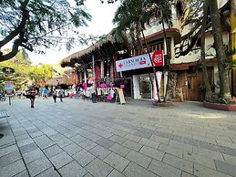 Treehouse Loft in Prime Location