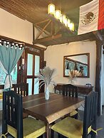 Treehouse Loft in Prime Location