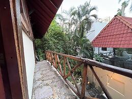 Treehouse Loft in Prime Location