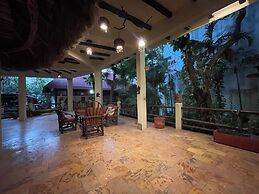 Treehouse Loft in Prime Location