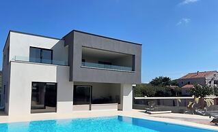 Luxury Villa Podversie with pool