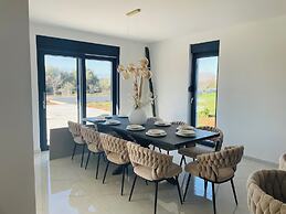 Luxury Villa Podversie with pool