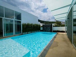 Celeste - 8BR Villa with Pool in Phuket