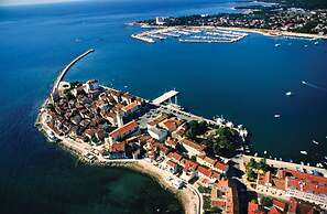 Comfortable Apartment in Umag With Parking Space