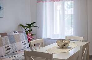 Comfortable Apartment in Umag With Parking Space