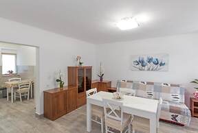 Comfortable Apartment in Umag With Parking Space
