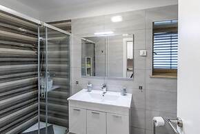 Comfortable Apartment in Umag With Parking Space