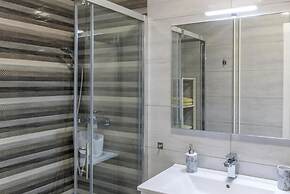 Comfortable Apartment in Umag With Parking Space