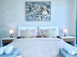 La Mirada Deluxe Suites with Oceanview