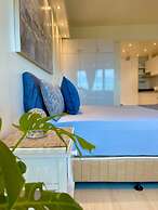 La Mirada Deluxe Suites with Oceanview