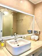 La Mirada Deluxe Suites with Oceanview