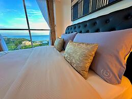 La Mirada Deluxe Suites with Oceanview