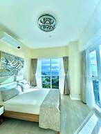 La Mirada Deluxe Suites with Oceanview