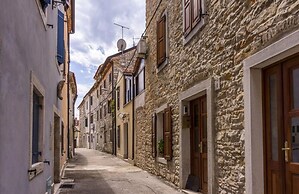 Charming Apartment in Umag With Balcony