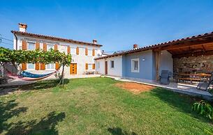 Charming House With Garden and BBQ in Galizana
