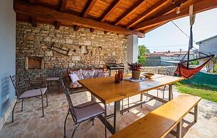 Charming House With Garden and BBQ in Galizana