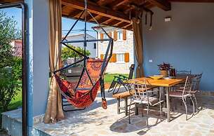 Charming House With Garden and BBQ in Galizana