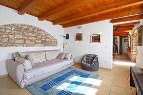 Charming House With Garden and BBQ in Galizana