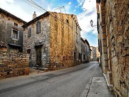 Charming House With Garden and BBQ in Galizana